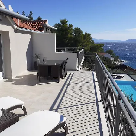 Hvar *
