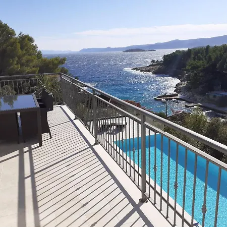 Gostinjska kuća Hvar 4*