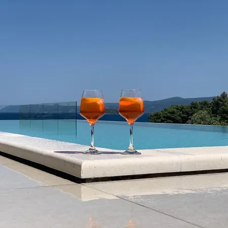 Hvar *